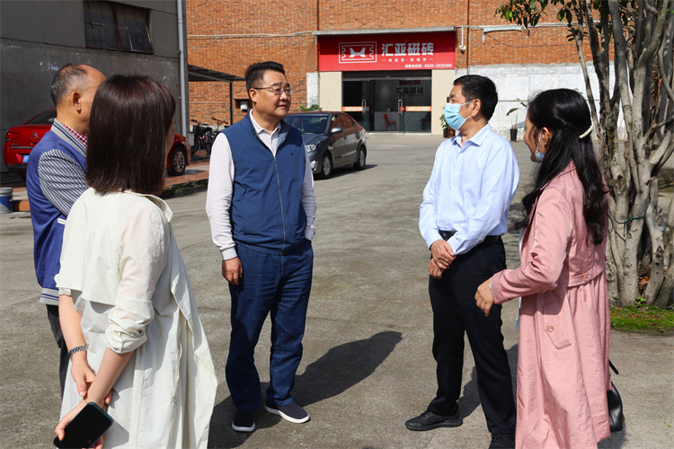 四川省供銷社黨組成員、機關黨委書記李先明帶隊開展節(jié)前安全生產督查工作