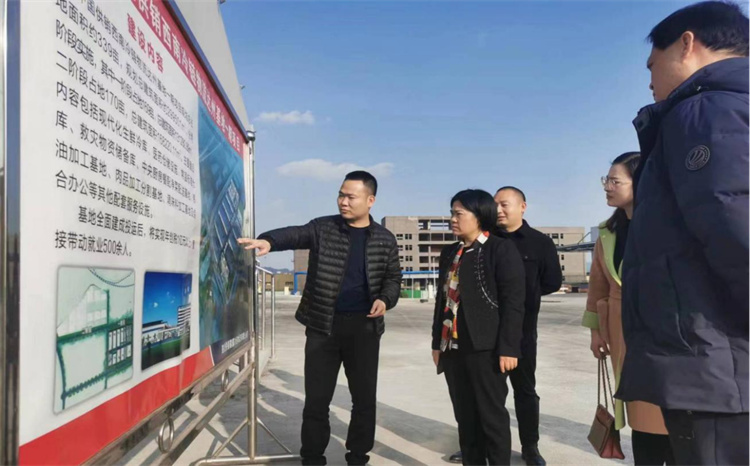 達(dá)州市婦聯(lián)主席趙本權(quán)帶隊到四川供銷西南冷鏈物流基地開展調(diào)研、慰問工作