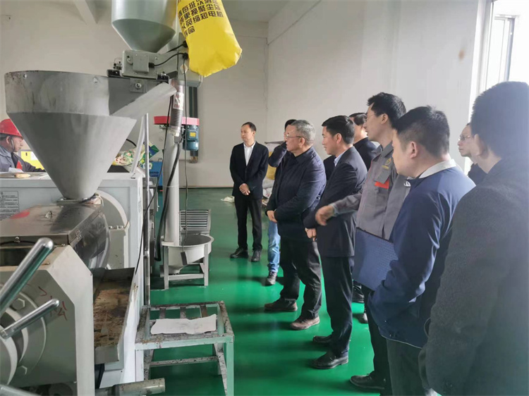 供銷社黨組副書記、監(jiān)事會主任張強(qiáng)一行到四川供銷西南冷鏈物流基地調(diào)研