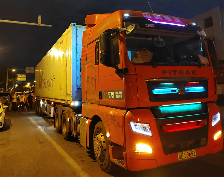 今年首單！四川供銷果蔬產(chǎn)業(yè)發(fā)展有限公司順利完成54噸進(jìn)口榴蓮業(yè)務(wù)