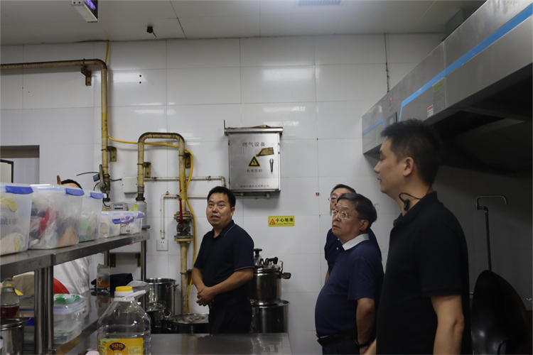 省供銷(xiāo)社黨組成員、理事會(huì)副主任向偉益帶隊(duì)檢查指導(dǎo)棉麻集團(tuán)安全生產(chǎn)工作