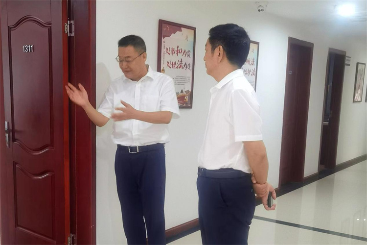 省供銷(xiāo)社黨組成員、機(jī)關(guān)黨委書(shū)記李先明帶隊(duì)檢查指導(dǎo)棉麻集團(tuán)安全生產(chǎn)工作