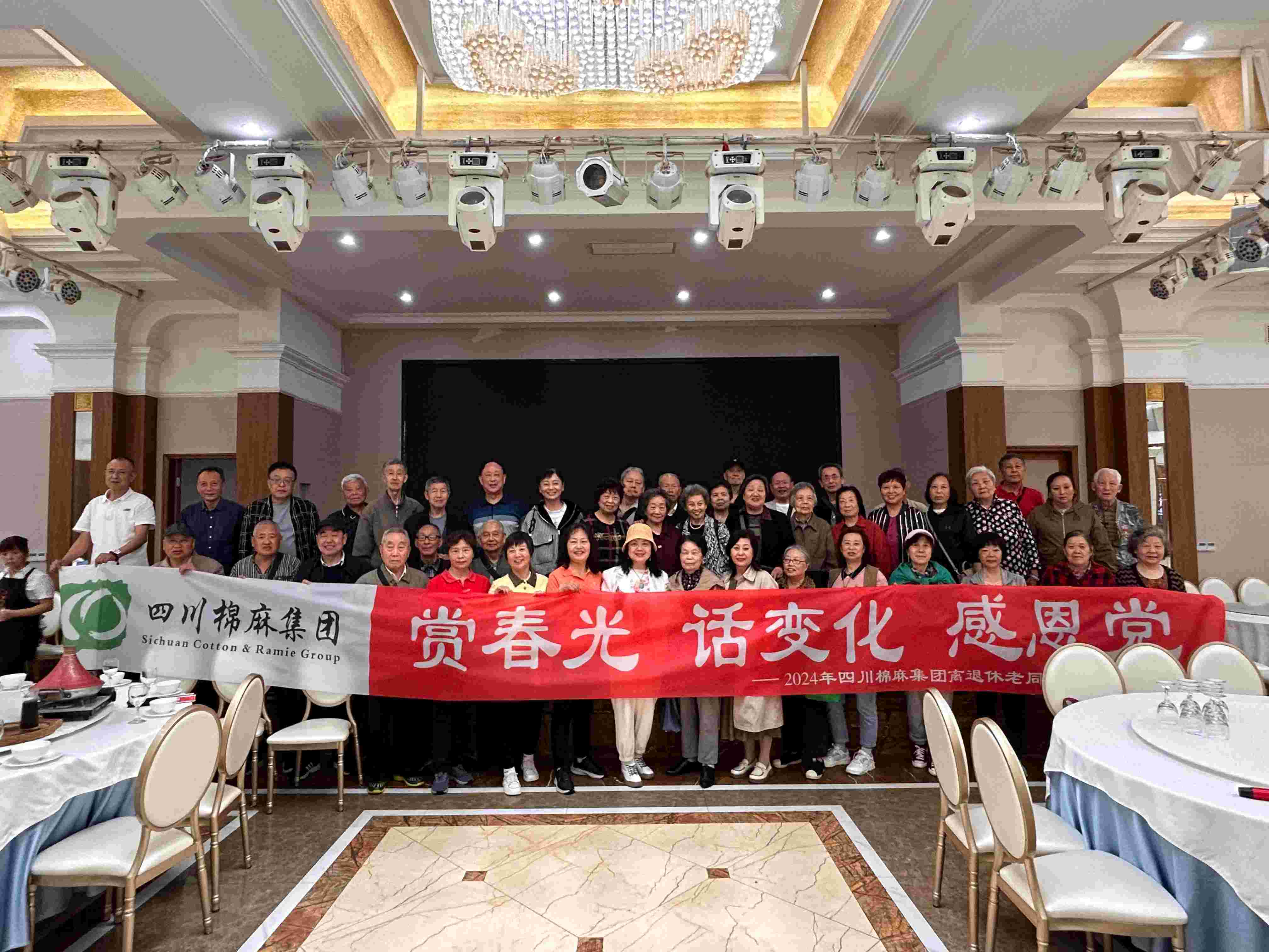 集團公司組織老同志開展“賞春光、話變化、感黨恩”戶外踏青活動